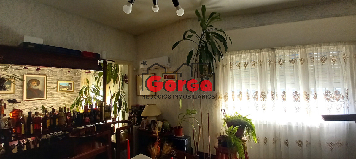 Casa ID.508 - A metros del NuevoCentro y a pasos de Br Artigas. Excelente casa en planta alta. 