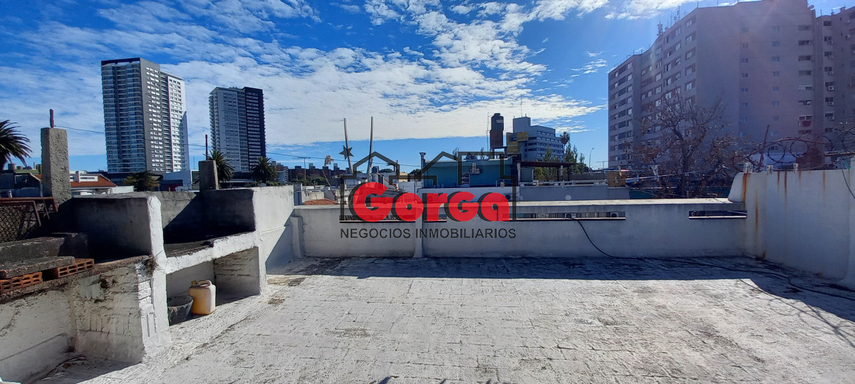 Casa ID.508 - A metros del NuevoCentro y a pasos de Br Artigas. Excelente casa en planta alta. 