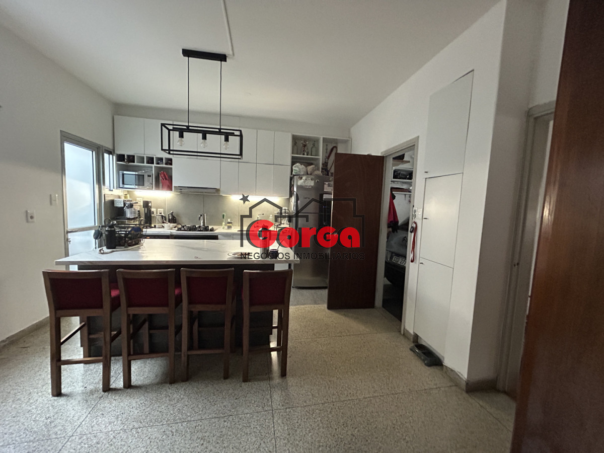 Casa ID.573 - Excelente casa en PB, sobre Acevedo Díaz y Cagancha