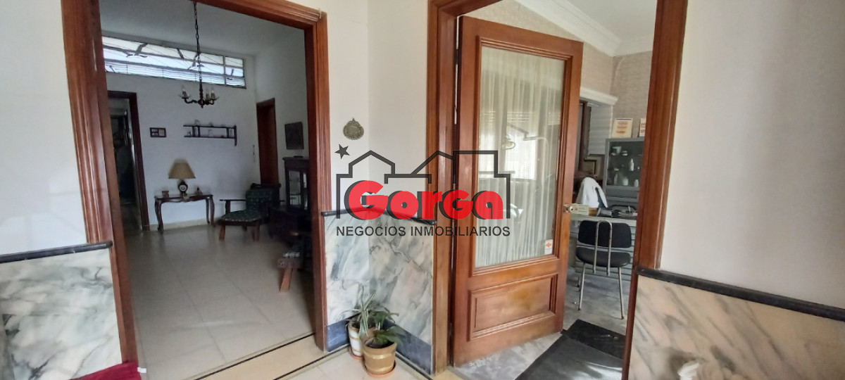 Casa ID.29 - Sólida construcción en dos plantas. Ideal empresa o dos familias.
