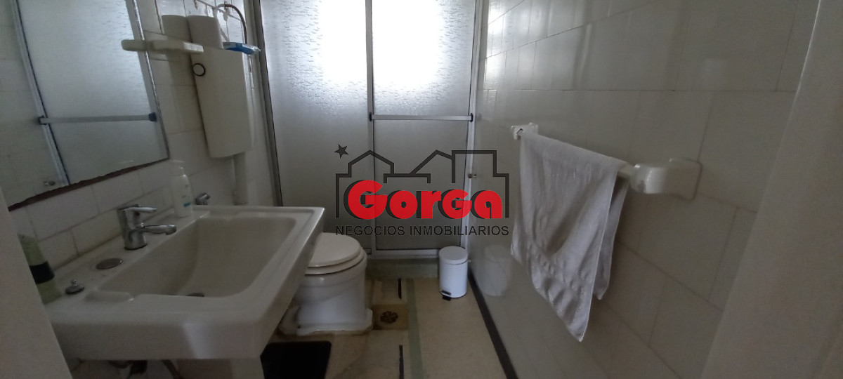 Casa ID.29 - Sólida construcción en dos plantas. Ideal empresa o dos familias.