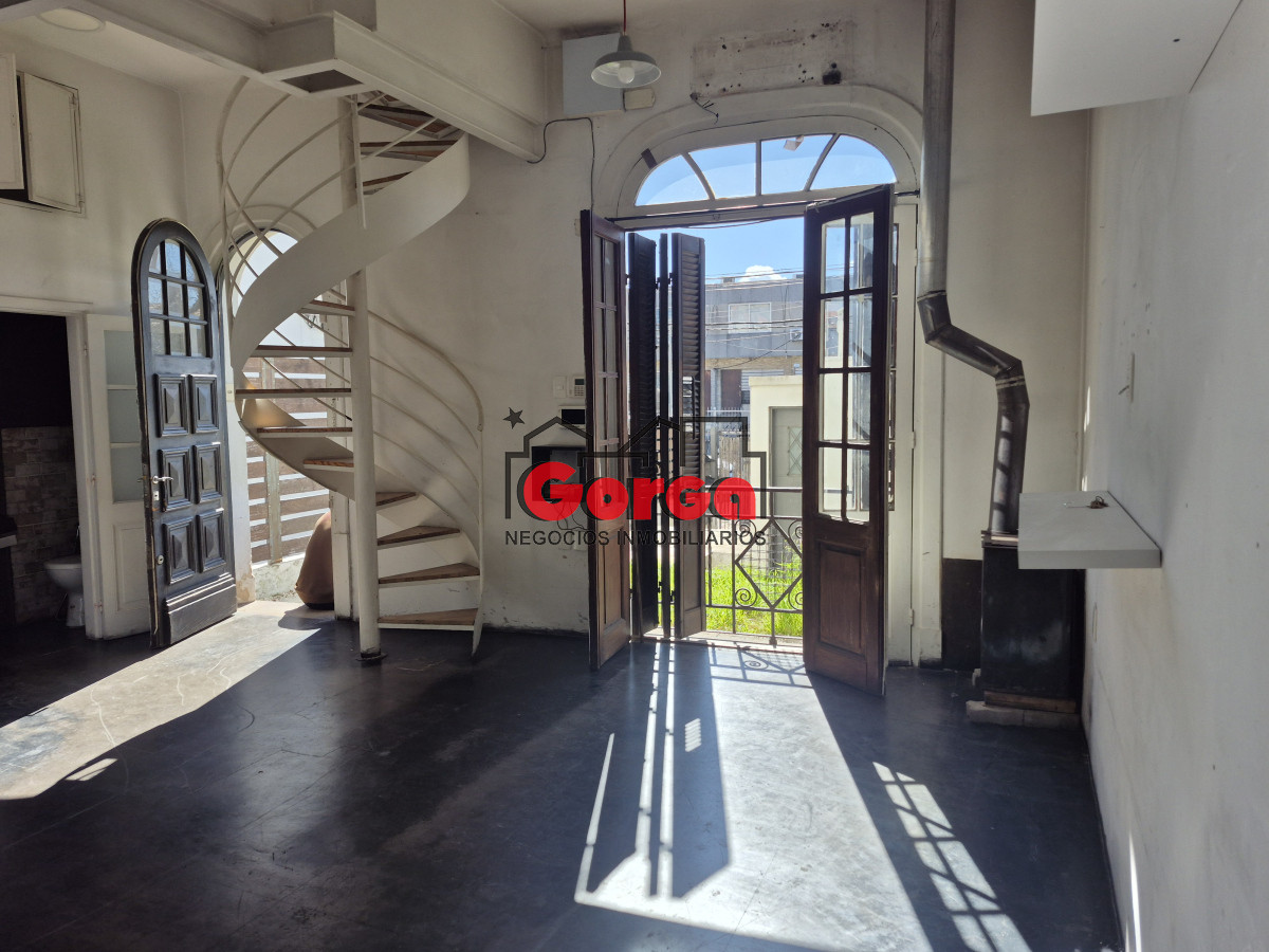 Casa ID.538 - A metros de la Rambla, sobre Solano López 