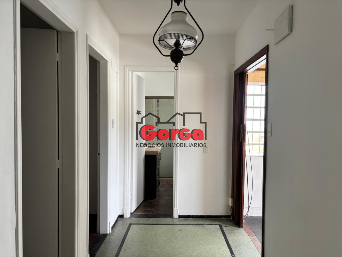 Casa ID.590 - Casa 2 dorm sobre Yaguari casi Bvar Artigas 