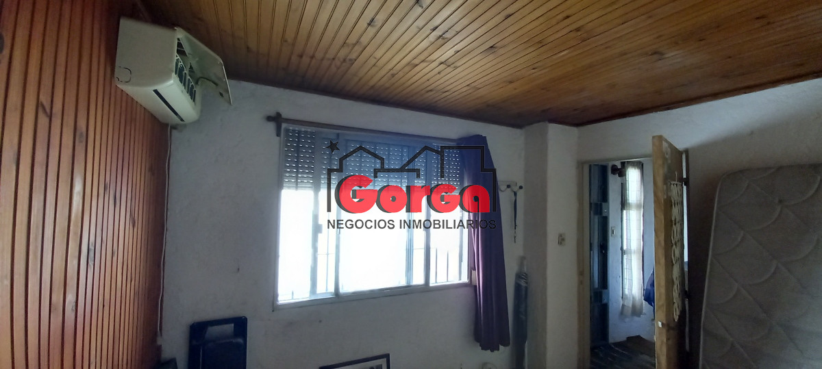 Casa ID.413 - Casa de 4 dormitorios con garaje y patio, sobre Gral Luna. 