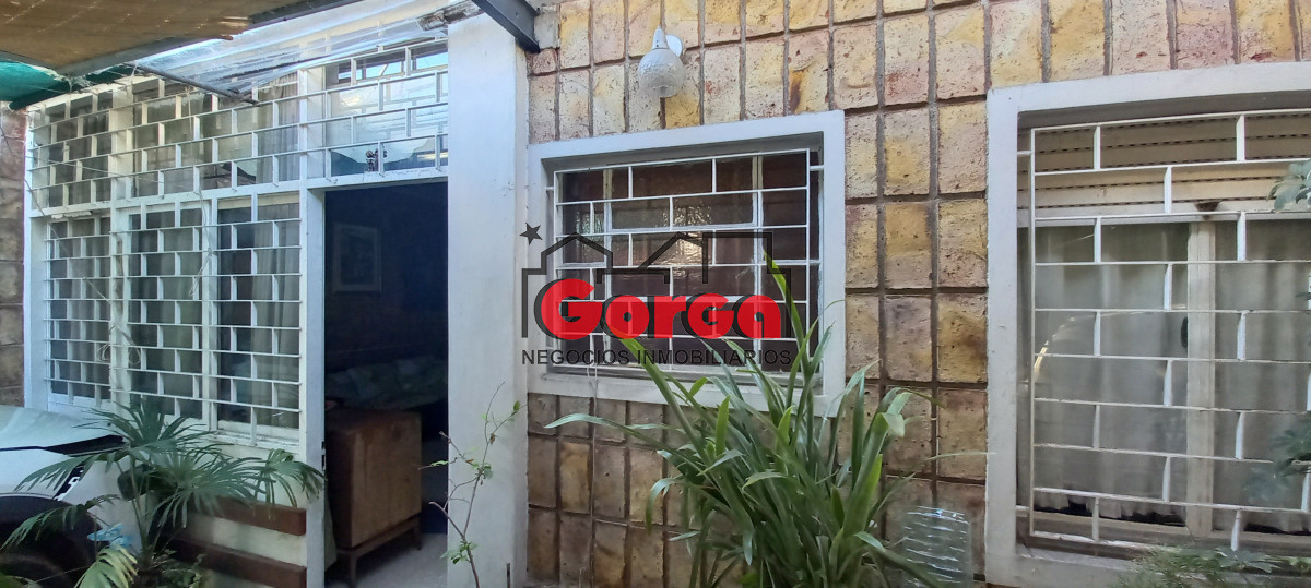 Casa ID.518 - Padrón único sobre Acevedo Díaz esquina Martín García
