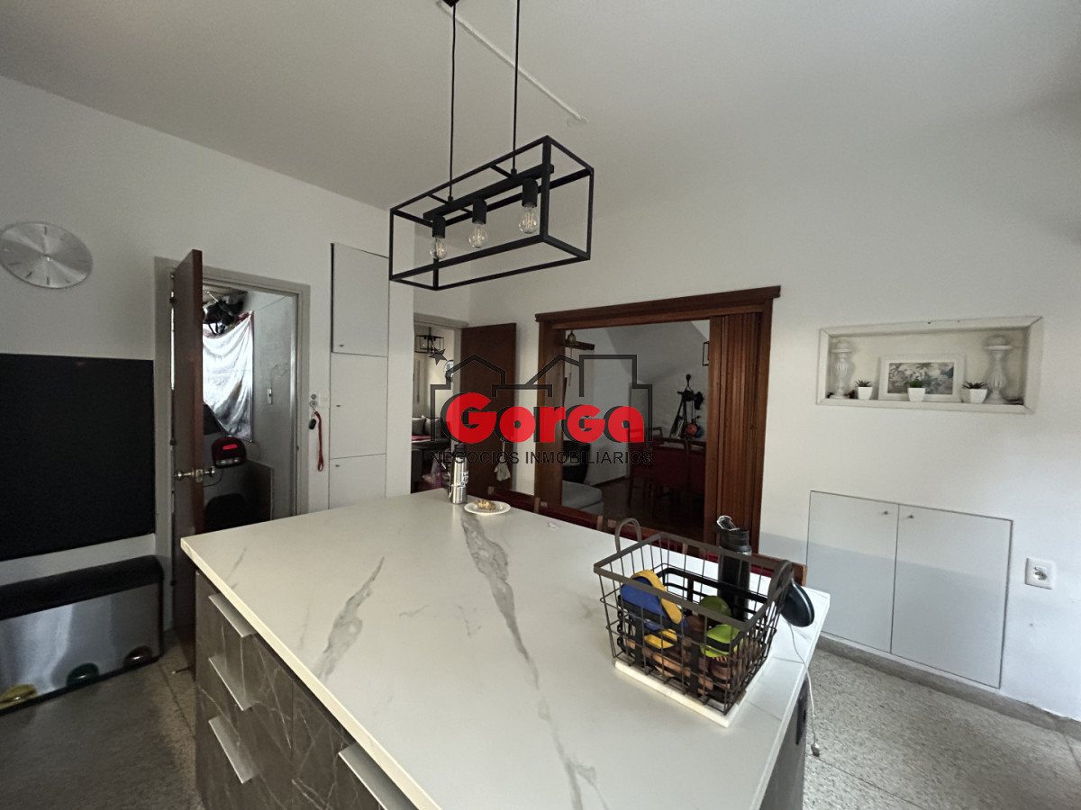 Casa ID.573 - Excelente casa en PB, sobre Acevedo Díaz y Cagancha