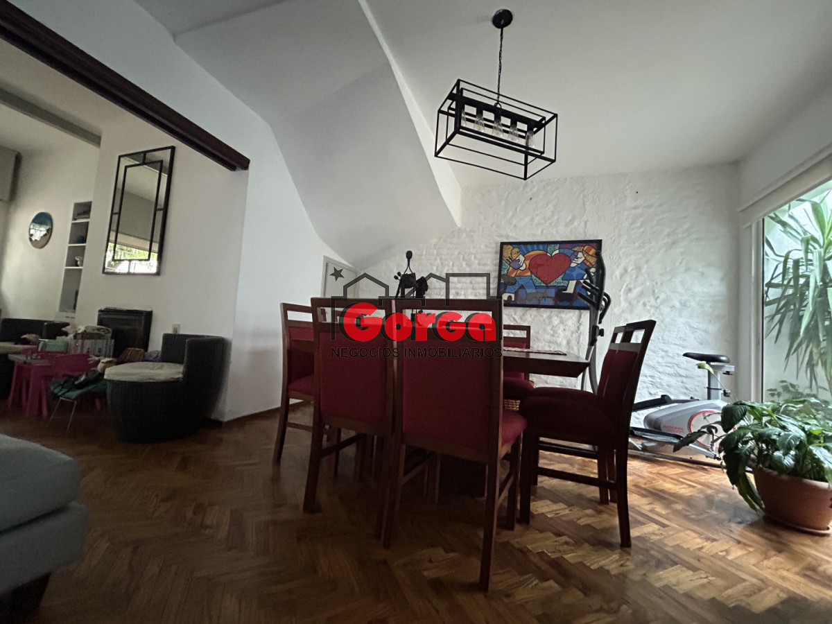 Casa ID.573 - Excelente casa en PB, sobre Acevedo Díaz y Cagancha