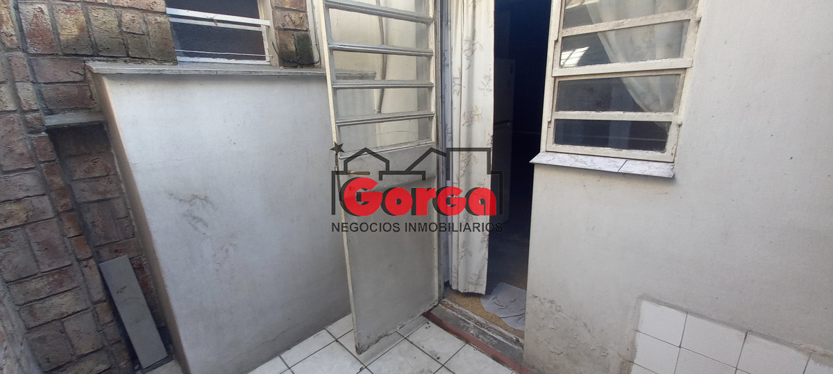 Casa ID.518 - Padrón único sobre Acevedo Díaz esquina Martín García
