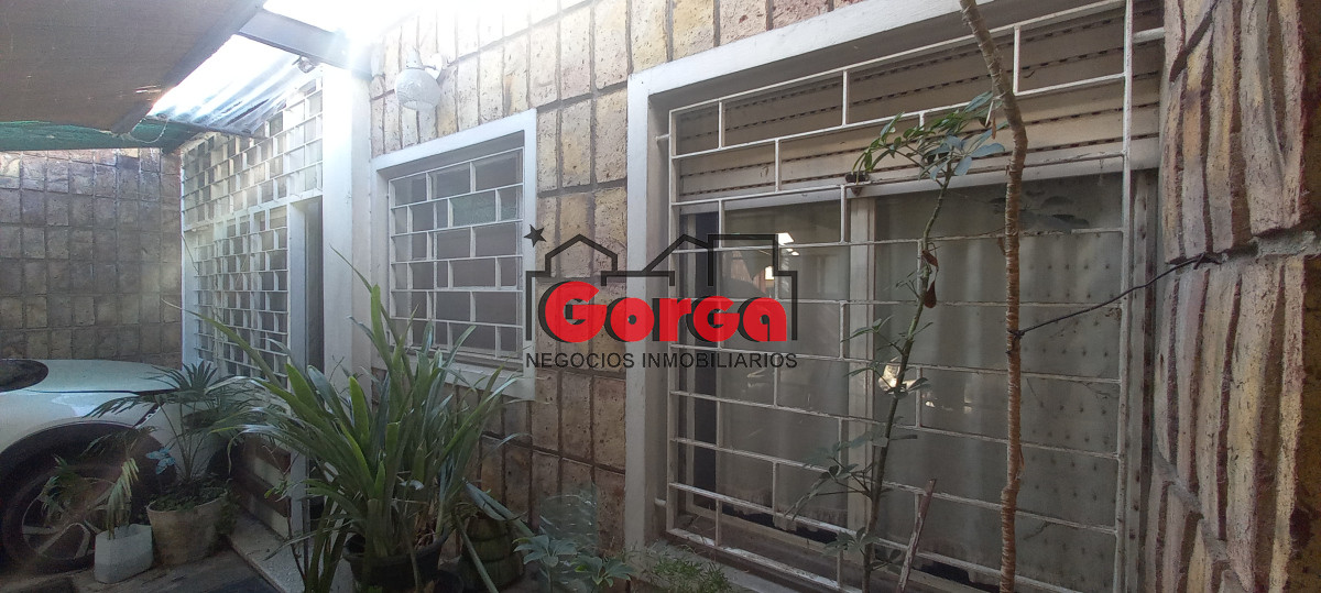 Casa ID.518 - Padrón único sobre Acevedo Díaz esquina Martín García