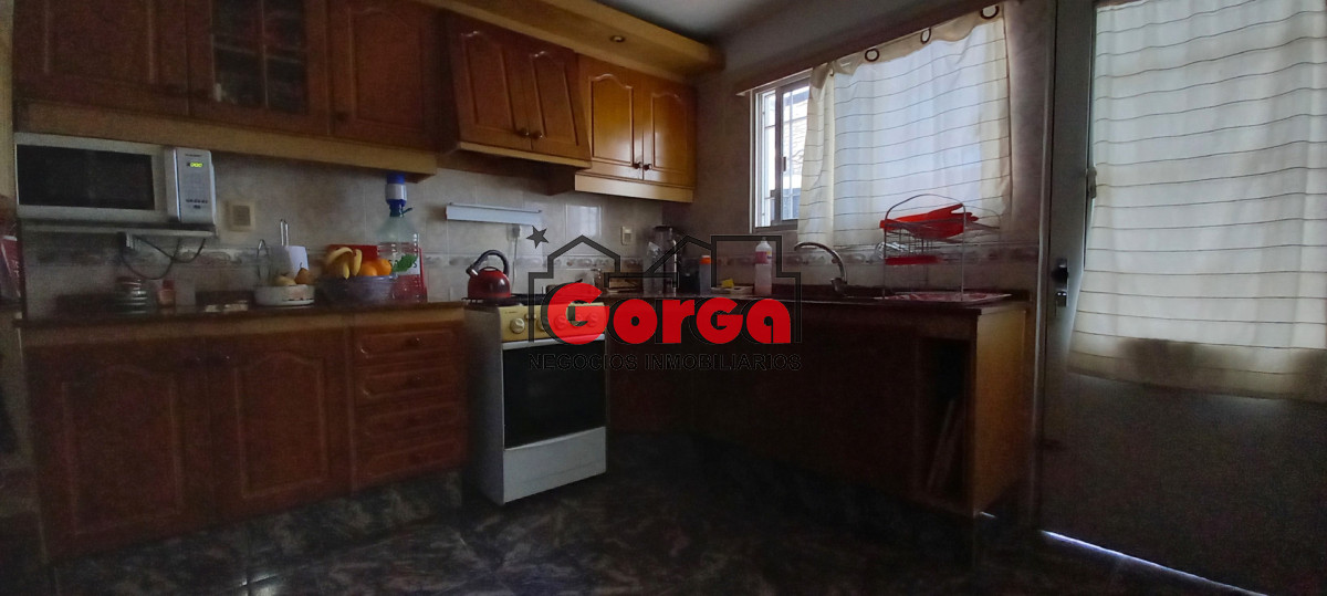 Casa ID.568 - Sobre Herrera y San Martín. Excelente chalet.