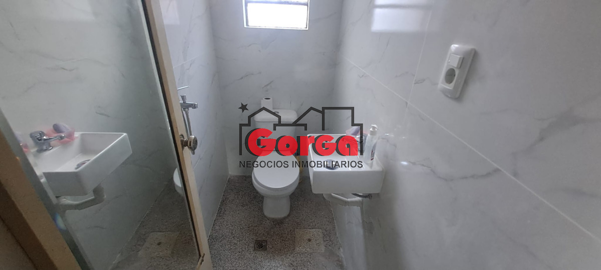 Casa ID.595 - Sobre Br. Artigas, próx. Canal 5
