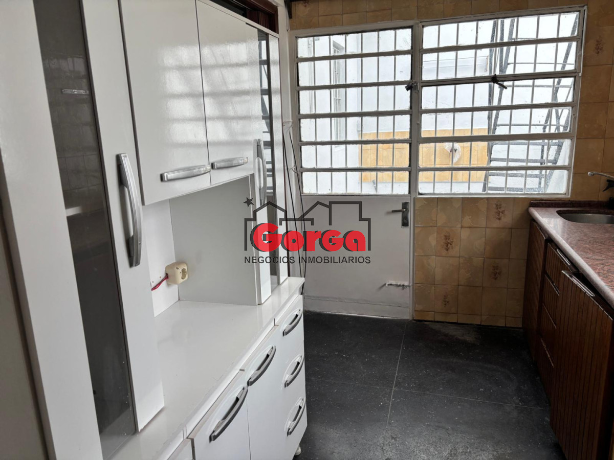 Casa ID.590 - Casa 2 dorm sobre Yaguari casi Bvar Artigas 