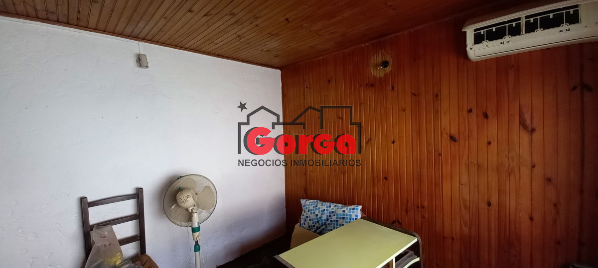 Casa ID.413 - Casa de 4 dormitorios con garaje y patio, sobre Gral Luna. 