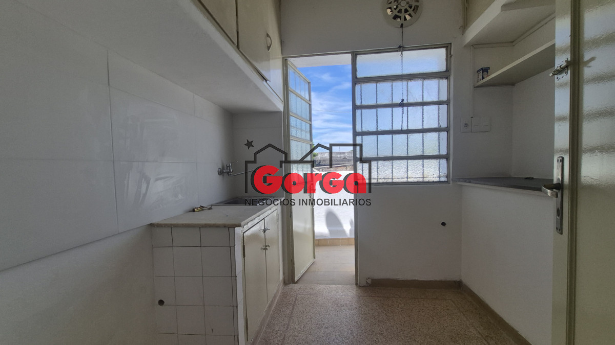 Casa ID.558 - Casa en planta alta en Magested a una cuadra de San Martín 