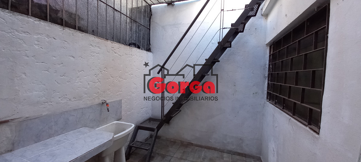 Casa ID.539 - Excelente casa sobre Requena y Miguelete