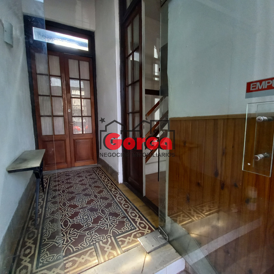 Casa ID.404 - Casa sobre Garibaldi esquina Cufré