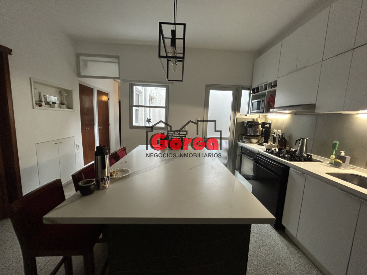 Casa ID.573 - Excelente casa en PB, sobre Acevedo Díaz y Cagancha