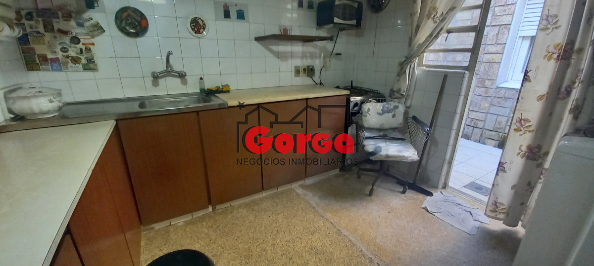 Casa ID.518 - Padrón único sobre Acevedo Díaz esquina Martín García