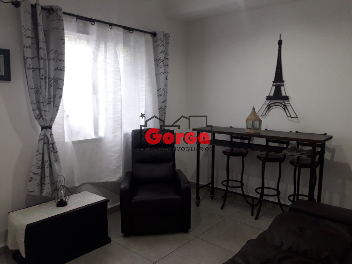 Casa ID.514 - Casa en alquiler sobre Tomas Gomensoro 