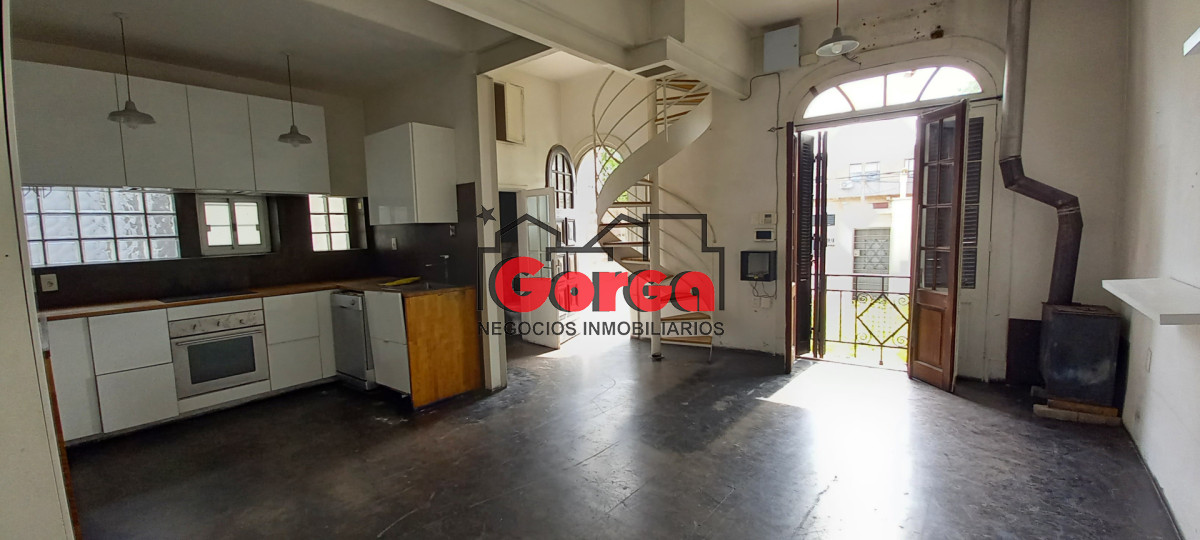 Casa ID.538 - A metros de la Rambla, sobre Solano López 