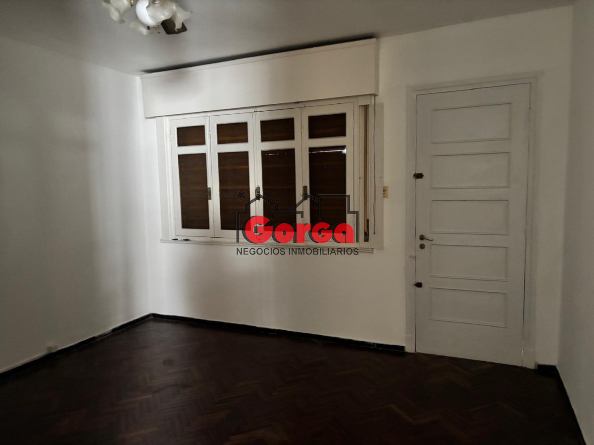 Casa ID.590 - Casa 2 dorm sobre Yaguari casi Bvar Artigas 