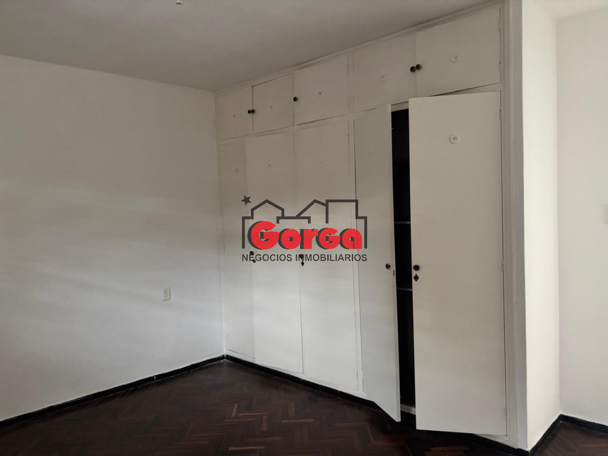 Casa ID.590 - Casa 2 dorm sobre Yaguari casi Bvar Artigas 