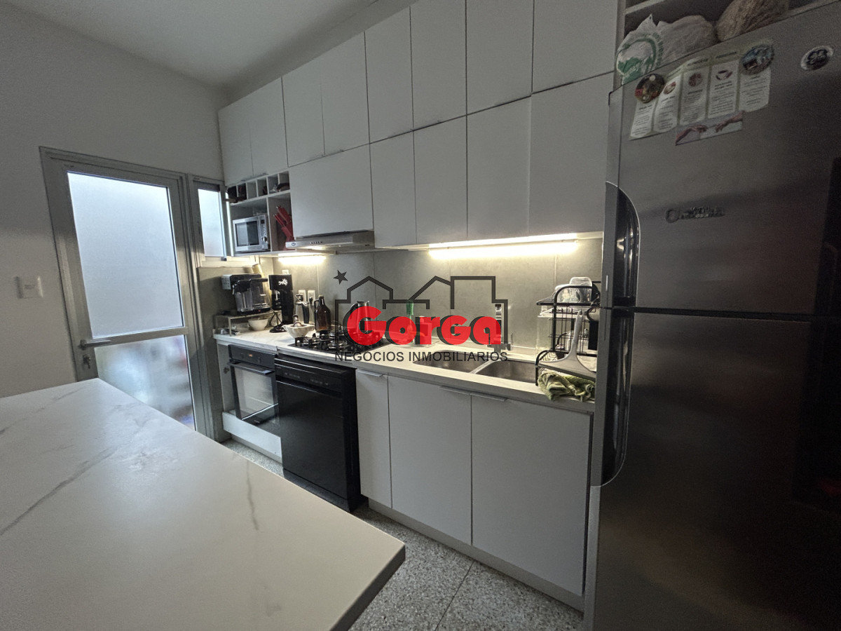 Casa ID.573 - Excelente casa en PB, sobre Acevedo Díaz y Cagancha