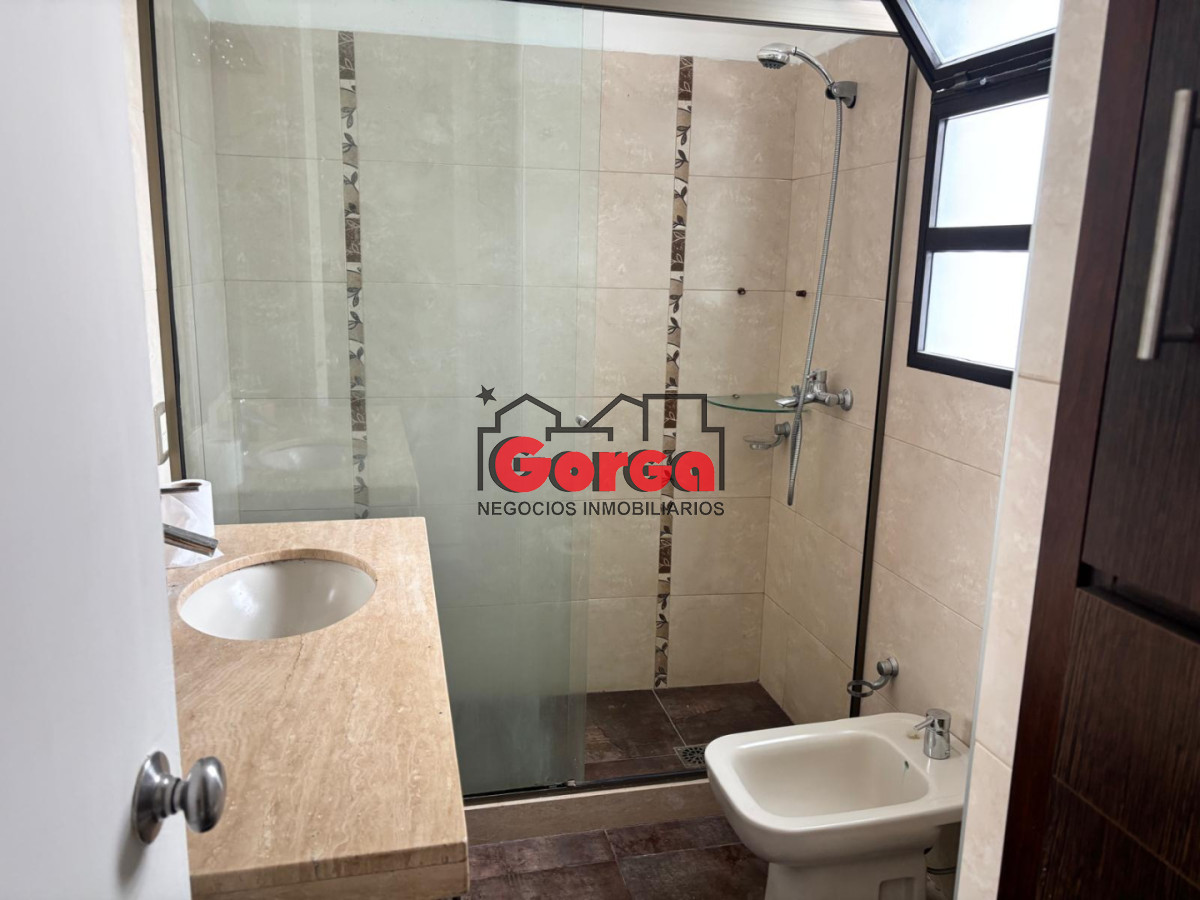 Casa ID.590 - Casa 2 dorm sobre Yaguari casi Bvar Artigas 