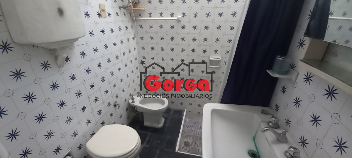Casa ID.518 - Padrón único sobre Acevedo Díaz esquina Martín García