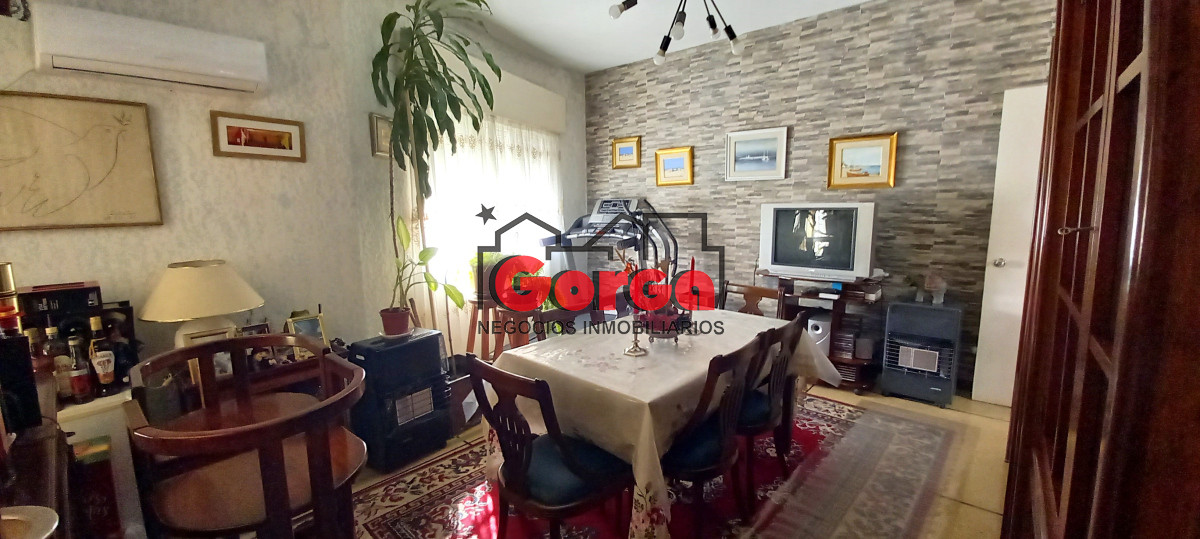 Casa ID.508 - A metros del NuevoCentro y a pasos de Br Artigas. Excelente casa en planta alta. 