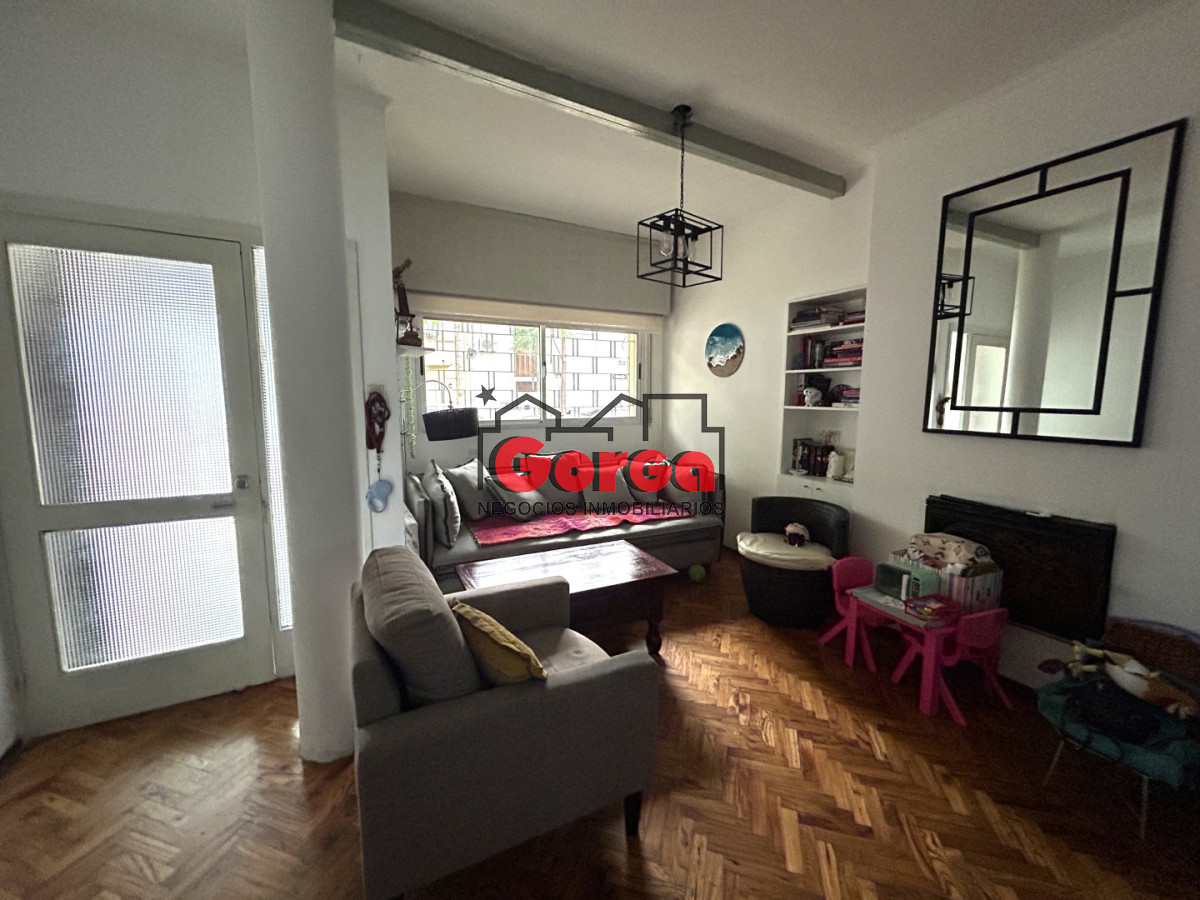 Casa ID.573 - Excelente casa en PB, sobre Acevedo Díaz y Cagancha