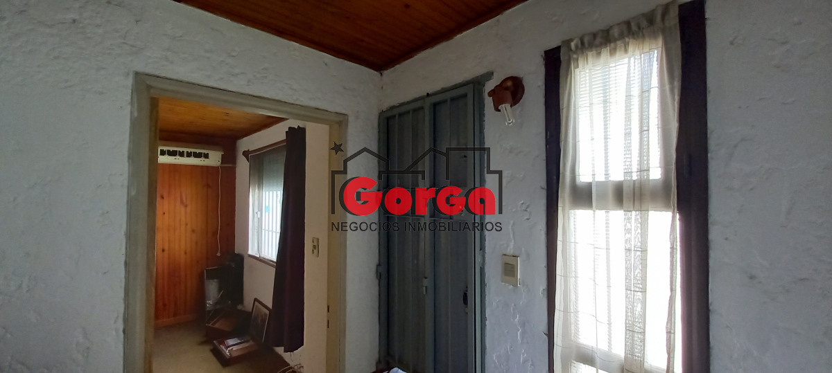 Casa ID.413 - Casa de 4 dormitorios con garaje y patio, sobre Gral Luna. 