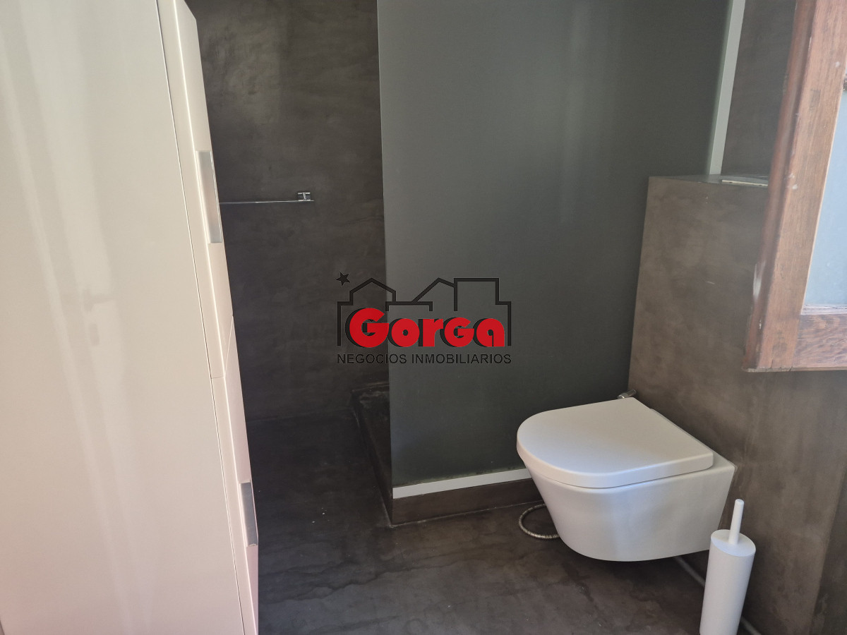 Casa ID.538 - A metros de la Rambla, sobre Solano López 