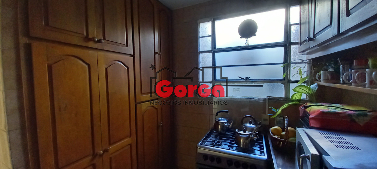 Casa ID.508 - A metros del NuevoCentro y a pasos de Br Artigas. Excelente casa en planta alta. 