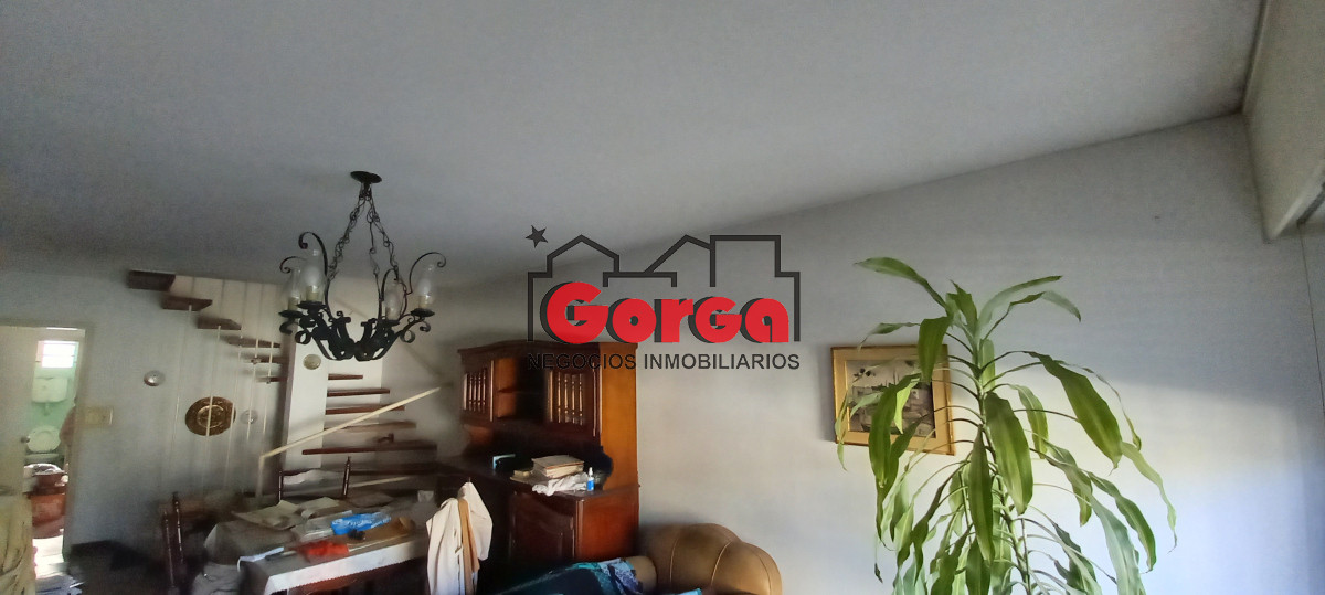 Casa ID.390 - Muy lindo dúplex en Chiavari y Herrera. Excelente punto!