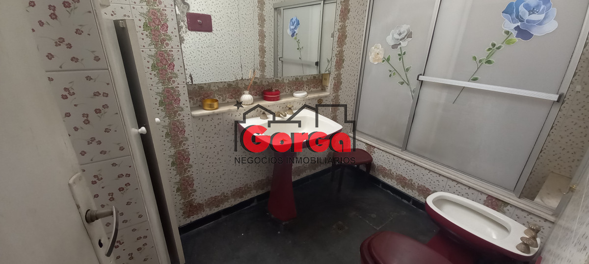 Casa ID.518 - Padrón único sobre Acevedo Díaz esquina Martín García