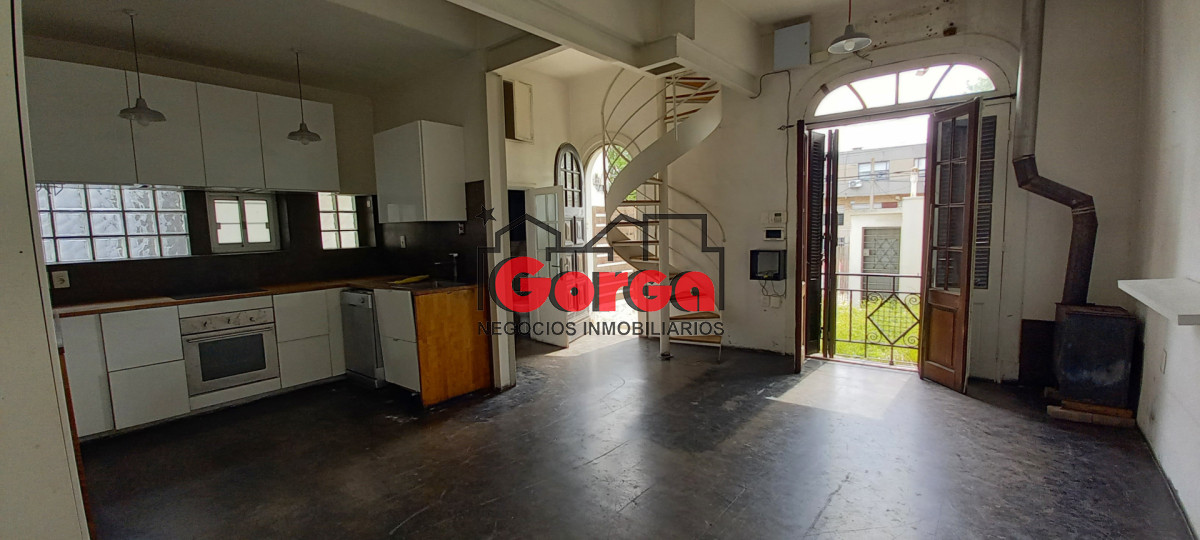 Casa ID.538 - A metros de la Rambla, sobre Solano López 