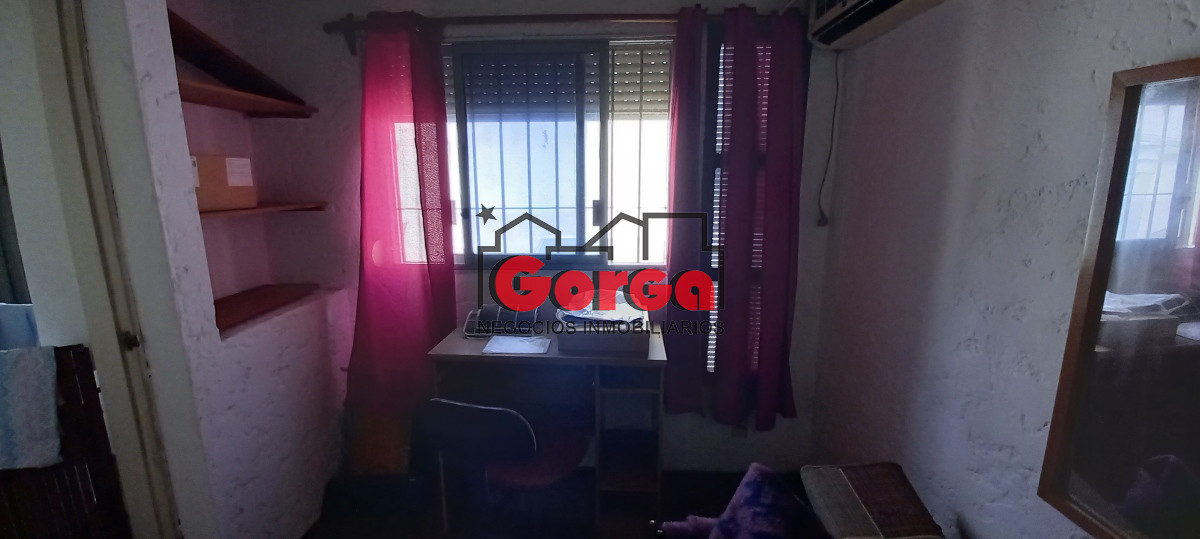 Casa ID.413 - Casa de 4 dormitorios con garaje y patio, sobre Gral Luna. 