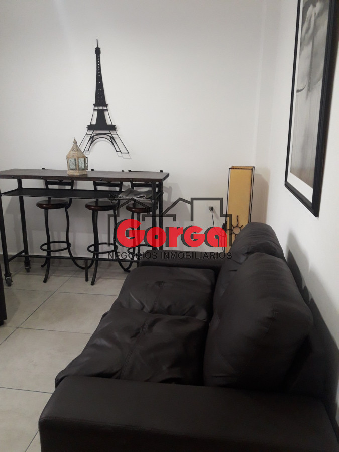 Casa ID.514 - Casa en alquiler sobre Tomas Gomensoro 