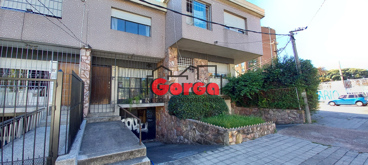 Casa ID.390 - Muy lindo dúplex en Chiavari y Herrera. Excelente punto!
