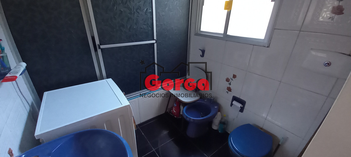 Casa ID.508 - A metros del NuevoCentro y a pasos de Br Artigas. Excelente casa en planta alta. 
