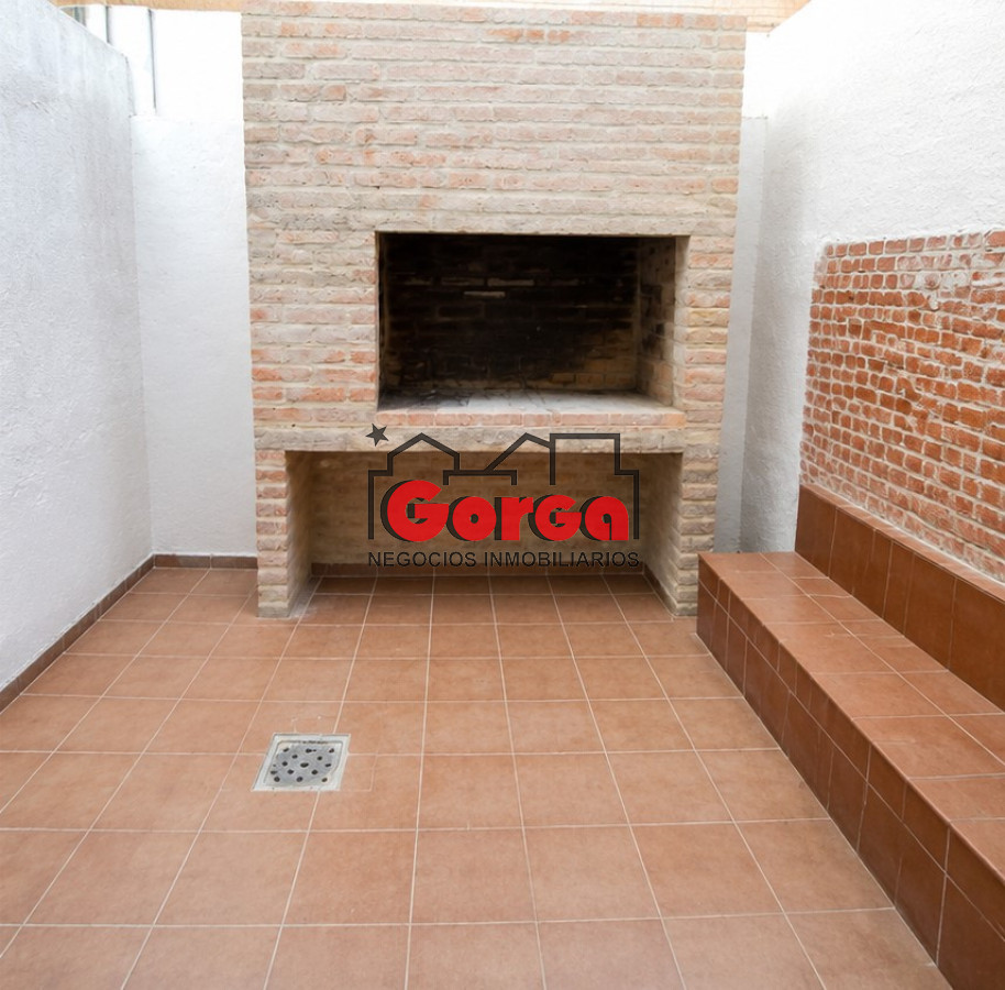 Casa ID.595 - Sobre Br. Artigas, próx. Canal 5