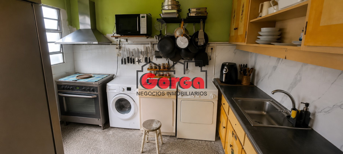 Casa ID.595 - Sobre Br. Artigas, próx. Canal 5