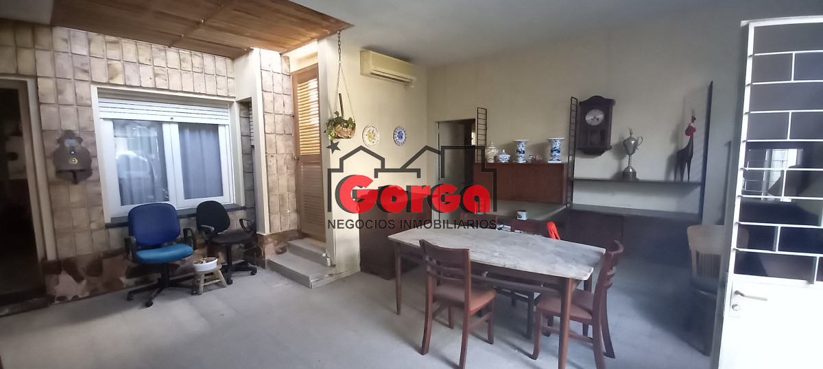 Casa ID.518 - Padrón único sobre Acevedo Díaz esquina Martín García
