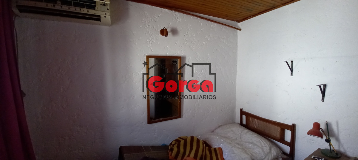 Casa ID.413 - Casa de 4 dormitorios con garaje y patio, sobre Gral Luna. 