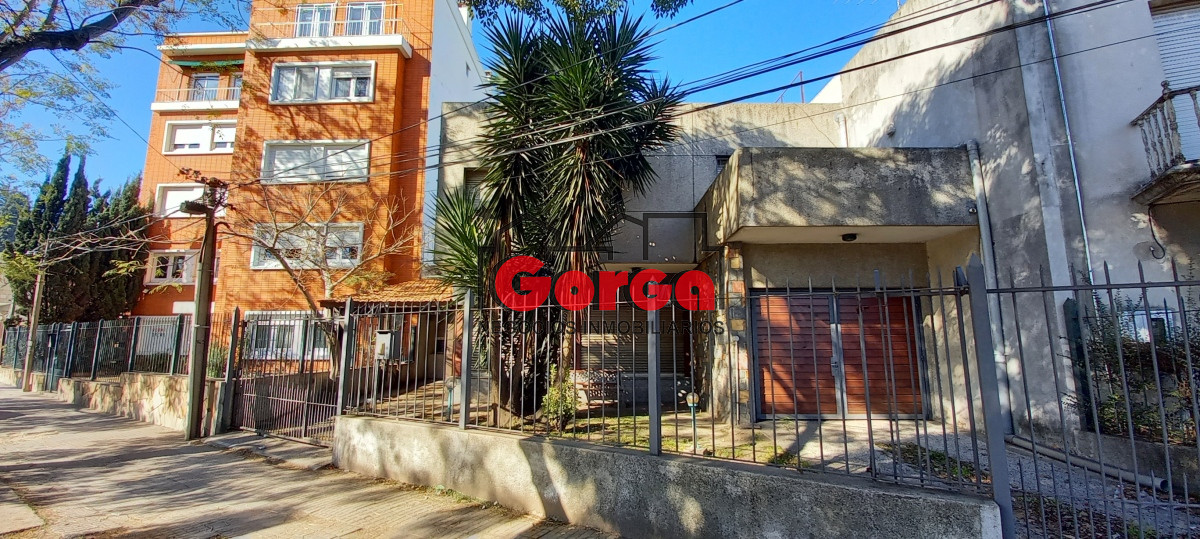 Casa ID.385 - Padrón único sobre Br Artigas casi Gral Flores