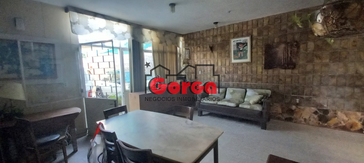 Casa ID.518 - Padrón único sobre Acevedo Díaz esquina Martín García