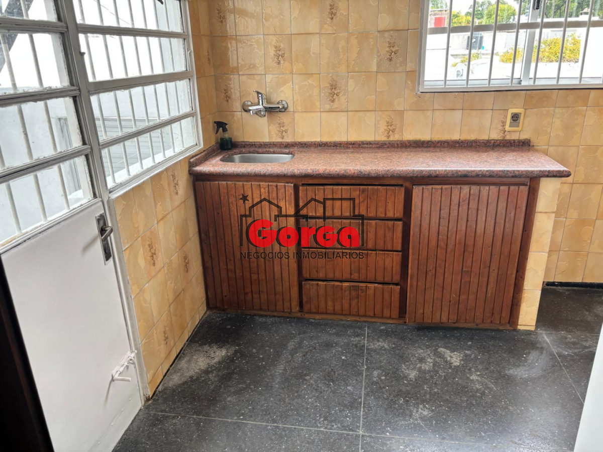 Casa ID.590 - Casa 2 dorm sobre Yaguari casi Bvar Artigas 
