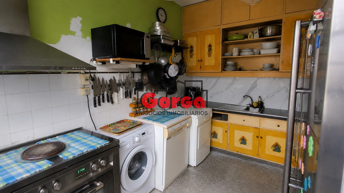 Casa ID.595 - Sobre Br. Artigas, próx. Canal 5