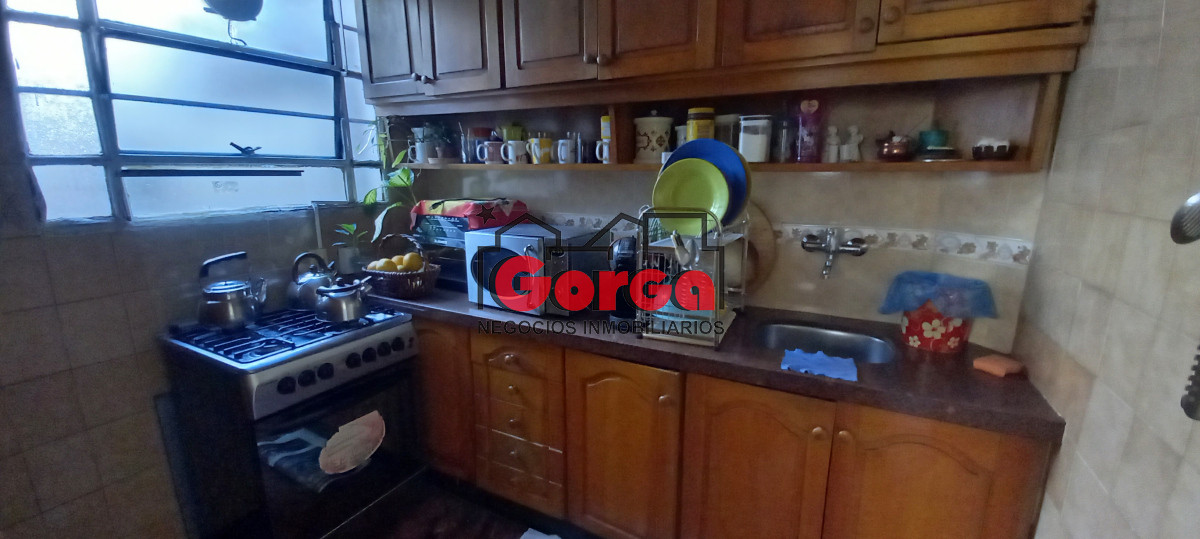 Casa ID.508 - A metros del NuevoCentro y a pasos de Br Artigas. Excelente casa en planta alta. 